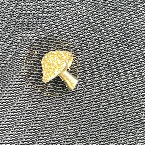 Gold-Tone Mushroom Lapel Pin Brooch Vintage Style Small Size Unique Collectible - Picture 2 of 4